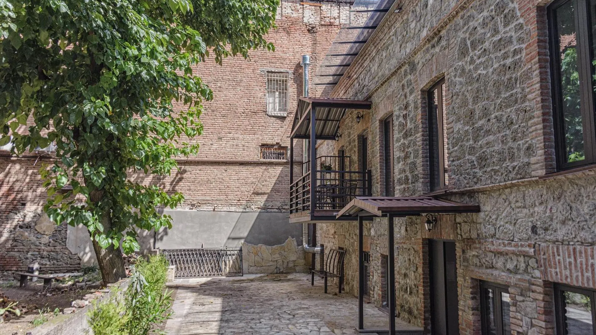 Araki Sololaki Hotel Tbilisi 4*,